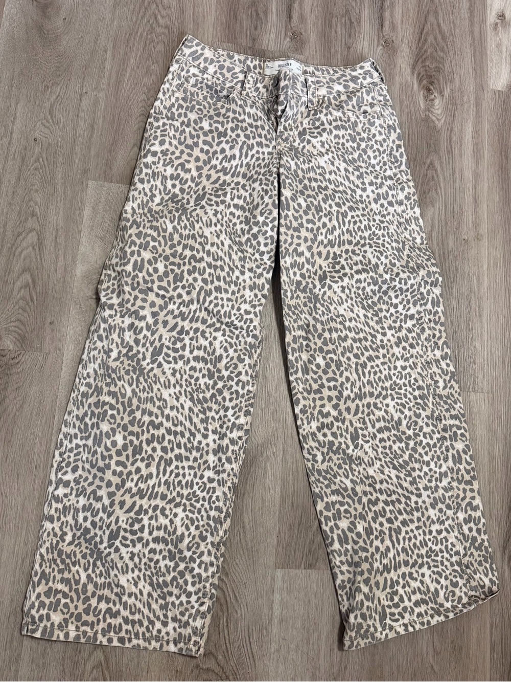 Hollister Wide-Leg Leopard Print size 25
